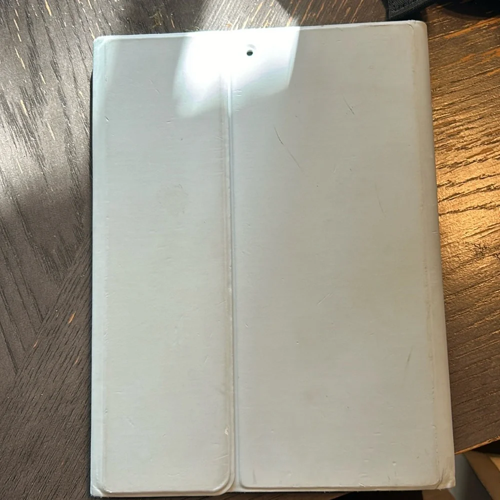 9th generation ipad case with a detachable keyboard and case is a light blue